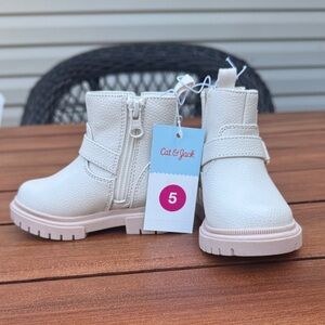 Cat & Jack Evie Buckle Moto Boots Cream Size 5 NWT